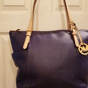 Michael kors zip top jet set tote